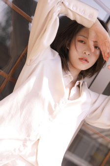 趁女朋友洗澡玩她闺蜜H